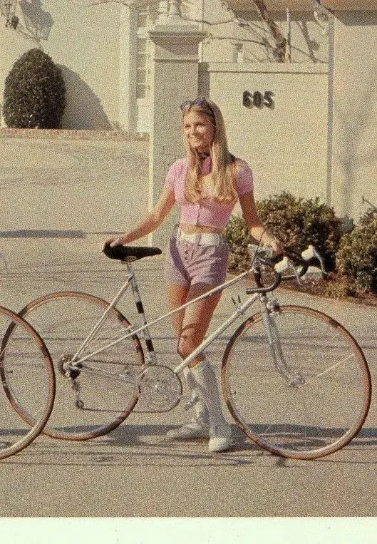 1975A 10 (2).webp