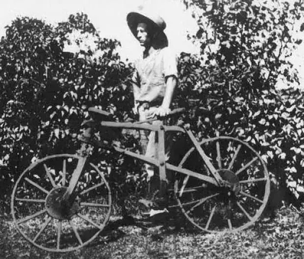 ottawa-bike-archives.webp