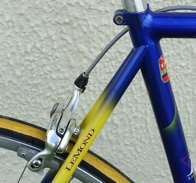 non-lugged top tube.jpg