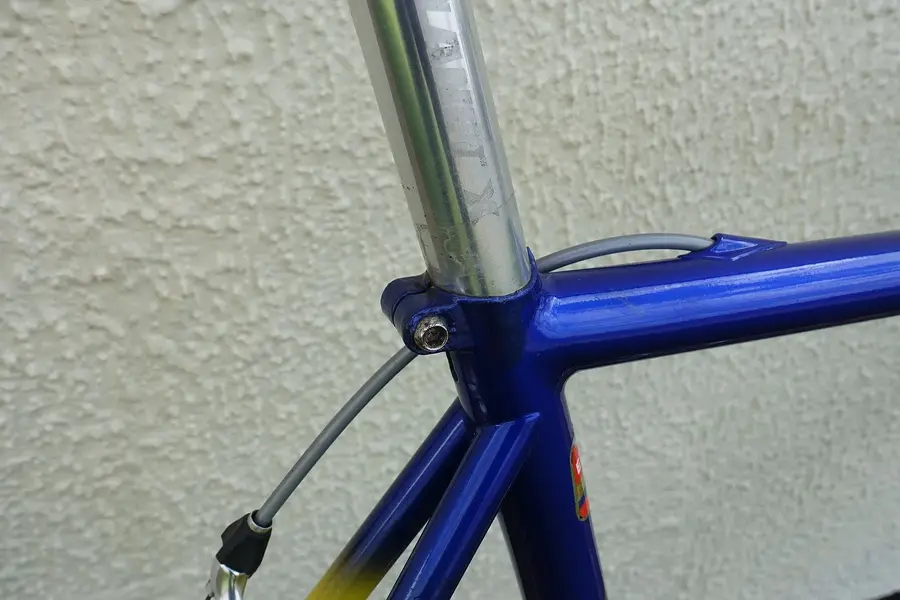 stem with rear light mark.jpg