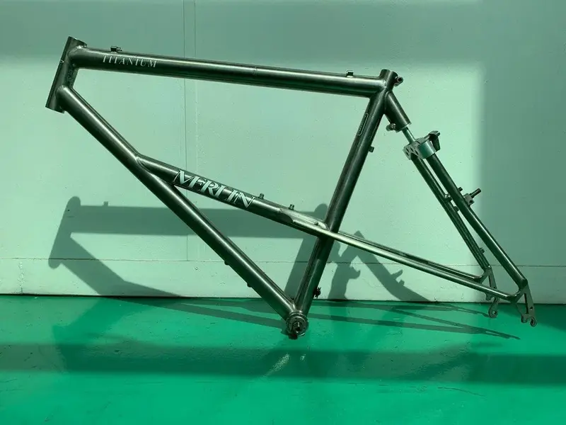 merlin_elevator_titanium_frame_1679384773_fd054939_progressive.webp