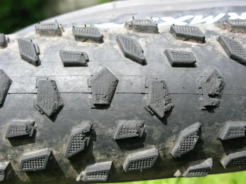 Panaracer Razer MX PR Tread Detail 2.webp