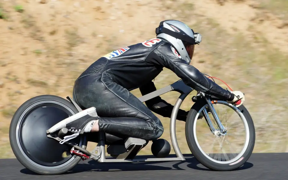 build-your-very-own-gravity-bike-from-junk-it-s-an-insane-adrenaline-delivery-system_14.webp
