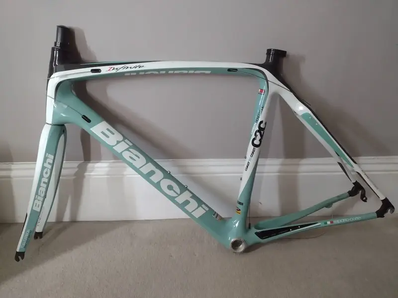 Infinito frameset.webp