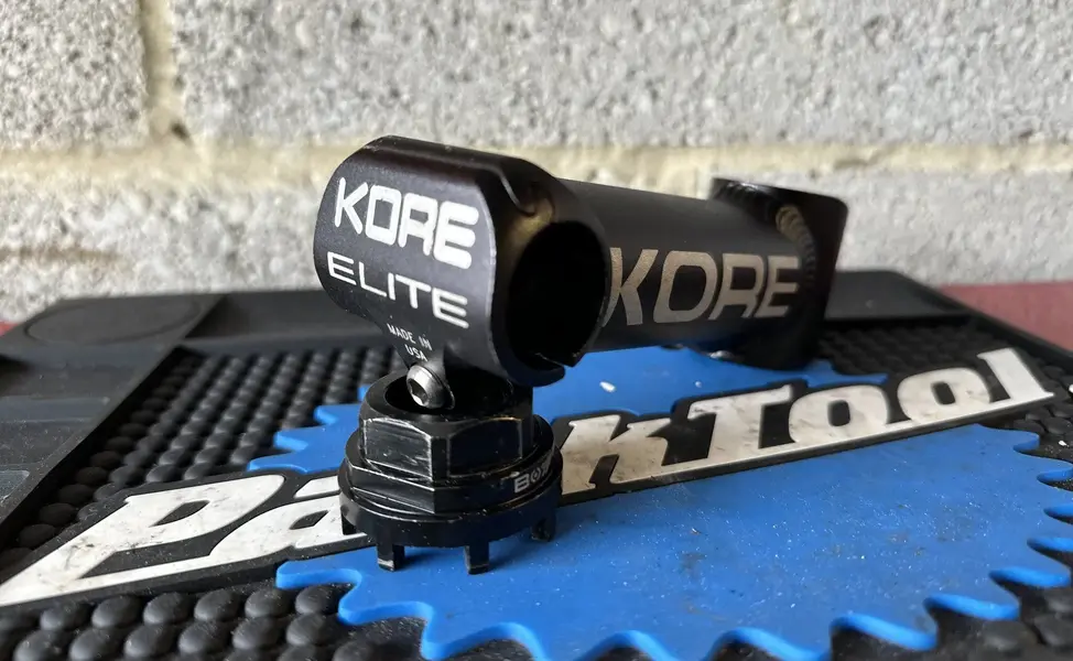 POIGNEE DE KITESURF CORE CARVED REVO 2022