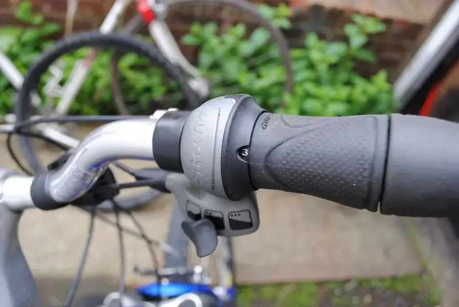 SRAM Dual Drive shifter.webp