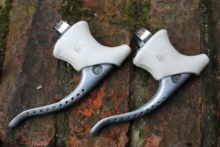 Campagnolo Record brake levers.webp