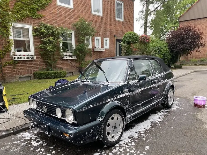Yes thats a VW Golf MKI Cabrio.jpeg