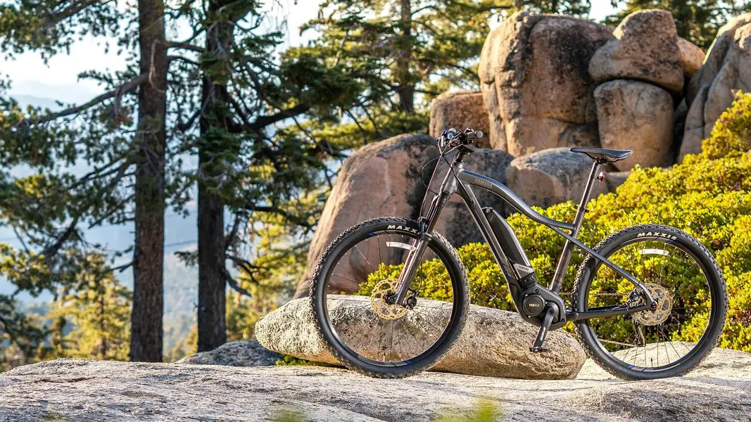 yamaha-power-assist-bicycles-2020-ydx-torc-flat-black-hero.webp