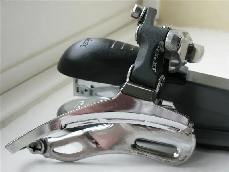 XT M737 Front Mech.webp