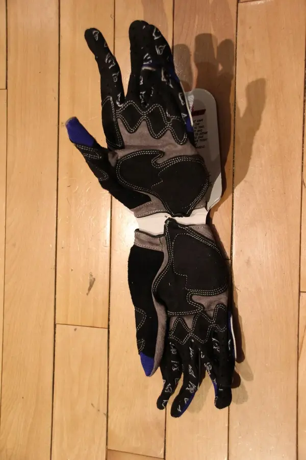 reecegloves2.webp