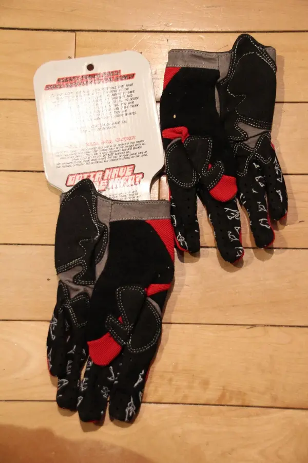 reecegloves4.webp
