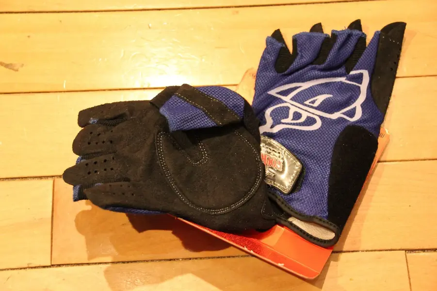 reecegloves9.webp