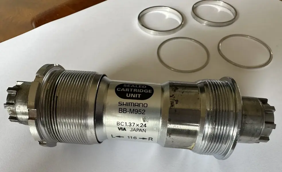 For Sale - Shimano XTR Bottom Bracket BB-M952 M951 Octalink