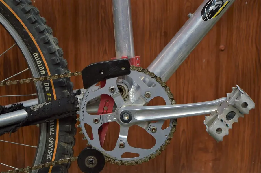 GT LTS DH  Nicolas Vouilloz Bike GT Profile Cranks.jpg