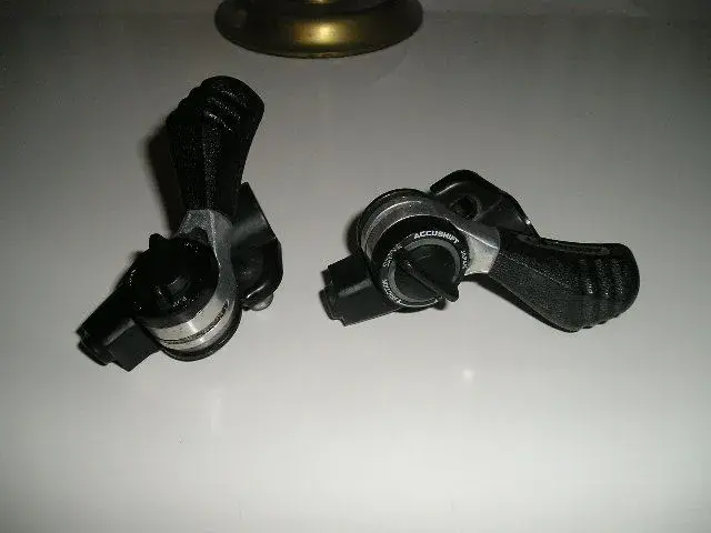 Suntour Thumbs 001.webp
