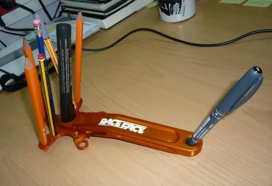 Crank penholder.webp