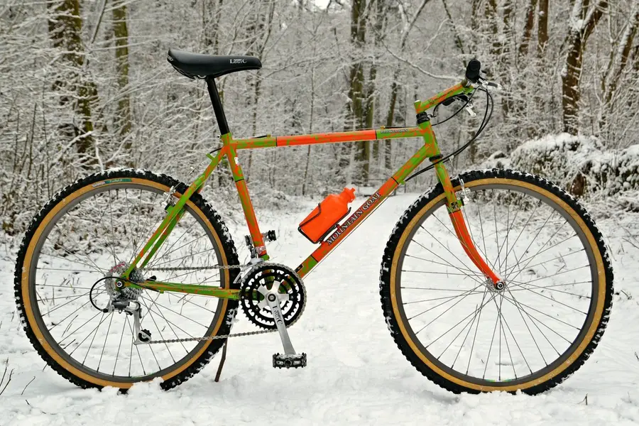 2210851-hpwxxgp4pfp7-1mountaingoatwhiskeytownracerlite1991rechts-original.webp