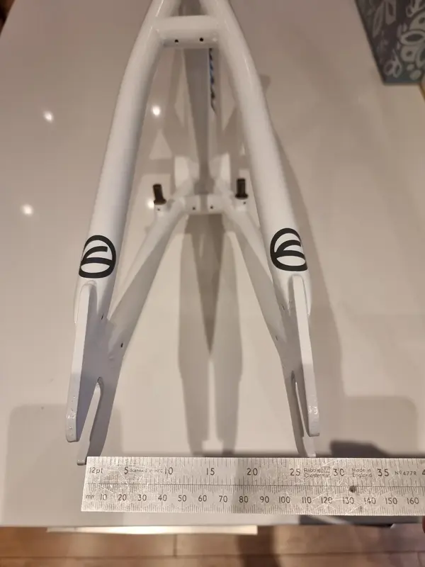 Commencal LBS-dropout width.webp