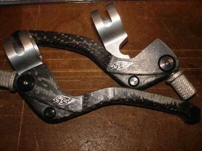 brake levers fly .webp