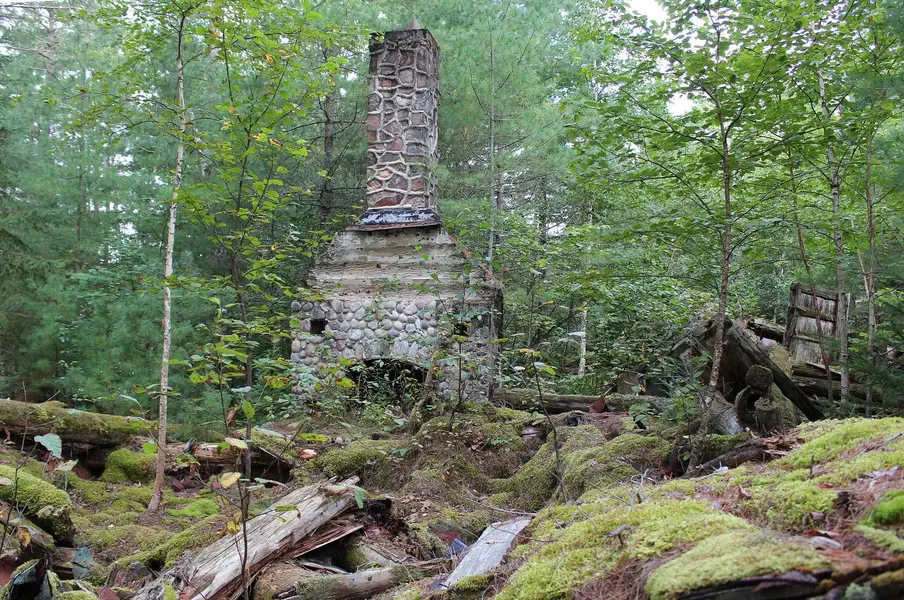 2021_kishkaduklodge_ruins.jpg