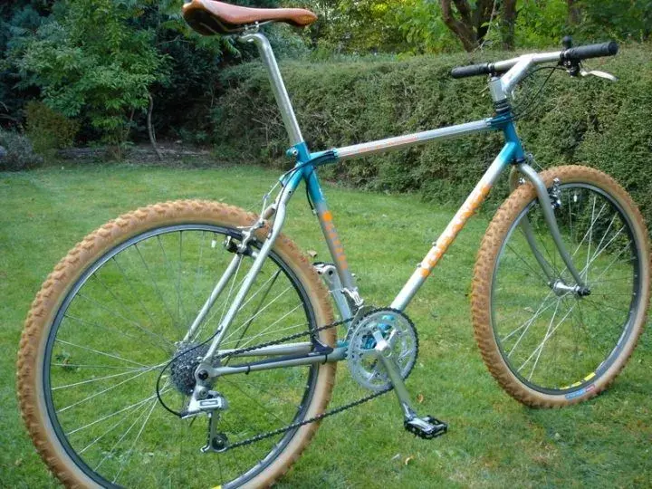 1994 Clockwork size 19 w biscuit tyres.webp