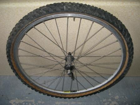 999 front wheel with sniff tyre_web.JPG