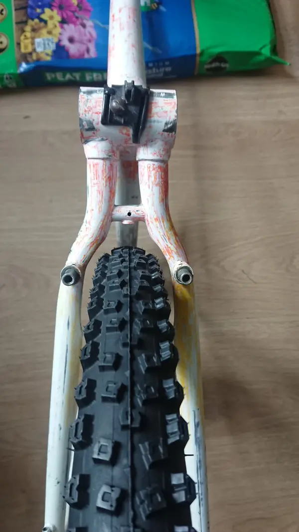 Tyre clearance - frame with 2.15.webp