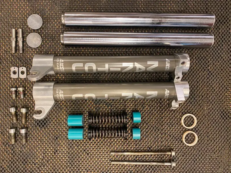 Manitou_1_and_2_hybrid_steel springs_elastomer_kit_01.jpeg