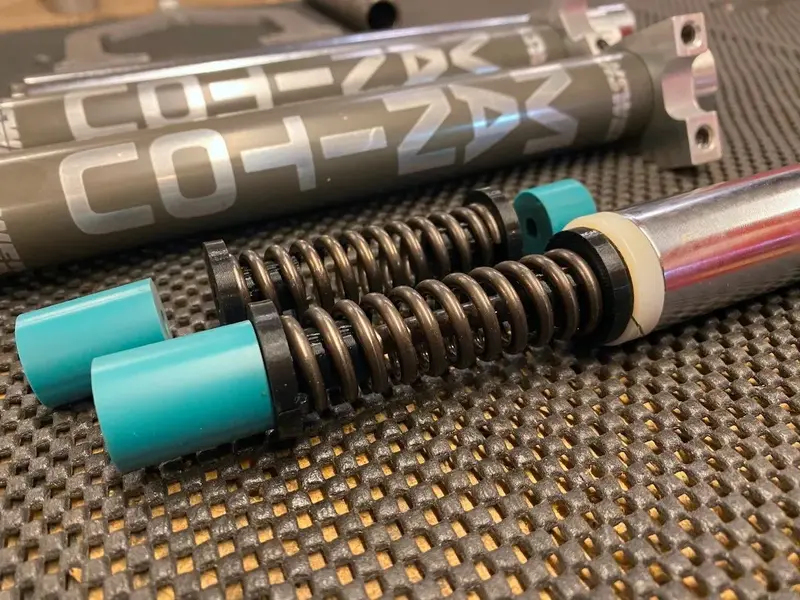 Manitou_1_and_2_hybrid_steel springs_elastomer_kit_03.jpeg