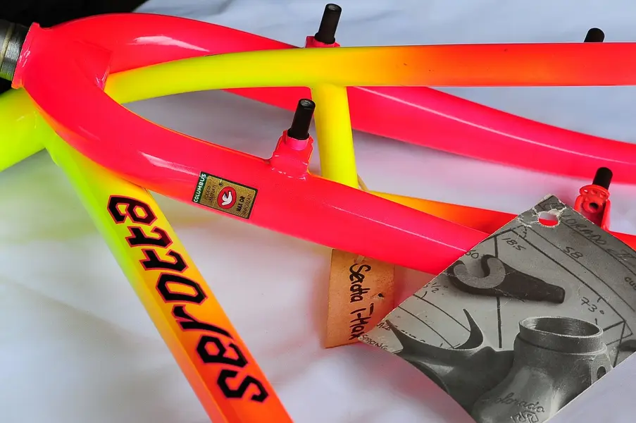 Serotta T-Max 1992 in Neon No.1.webp