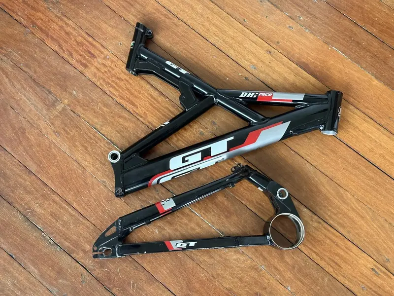 2001 GT DHI | Retrobike