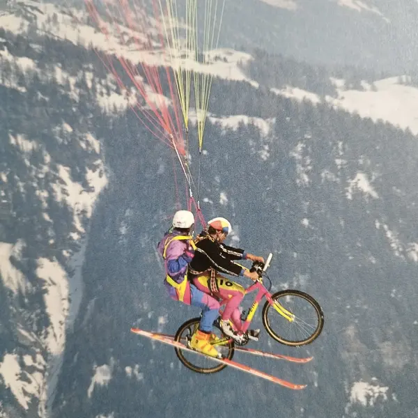 Cilo mit Fallschirm.webp