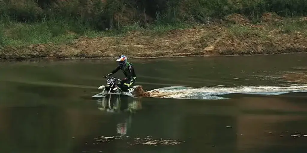 electric-motorcycle-under-water.webp