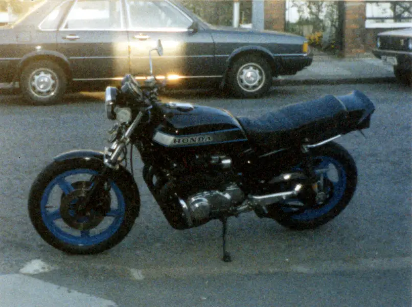 CB900F.webp