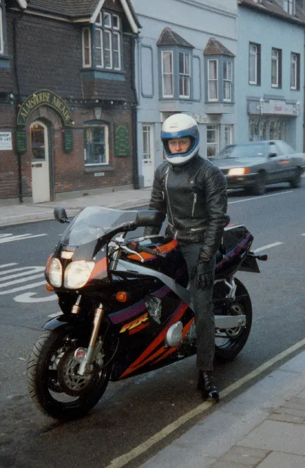 1995 FZR.webp
