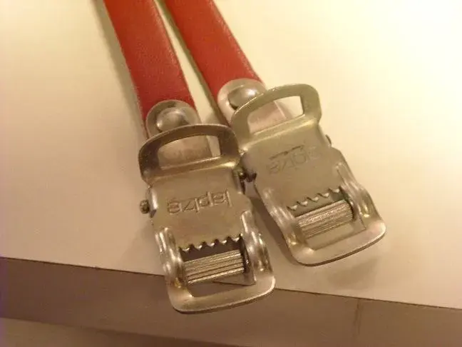 red straps 005.webp