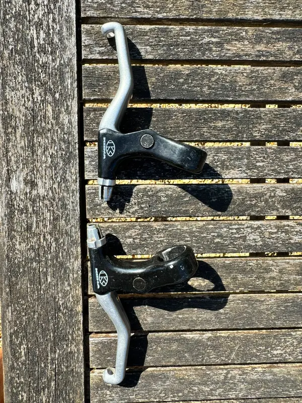 Kona Brake Levers.jpg