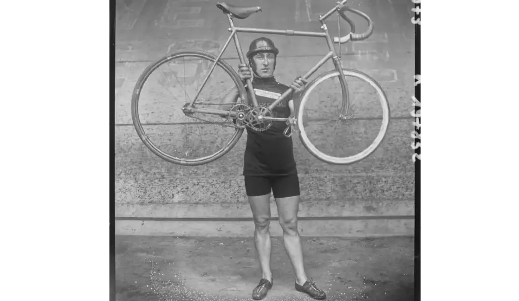 Derossi June 1926 6.png