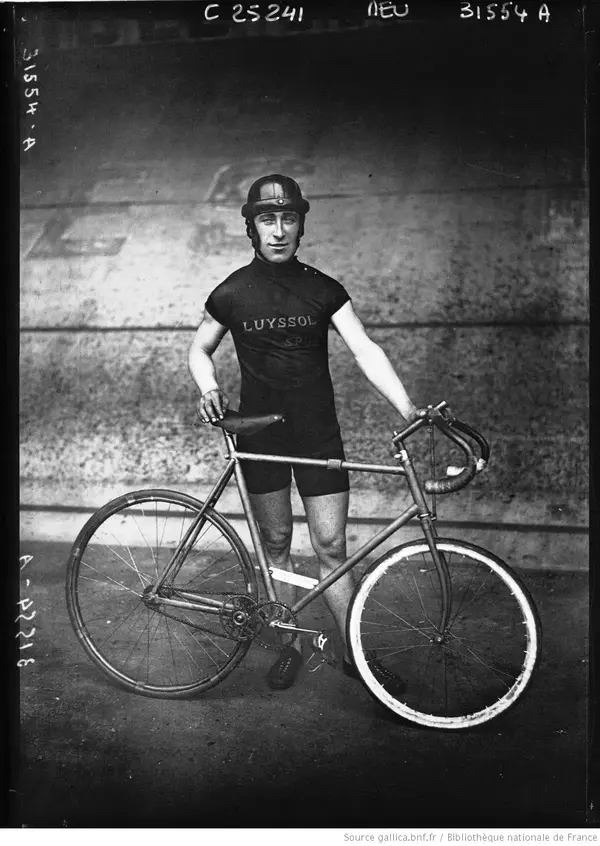 Derossi June 1926 8.jpg