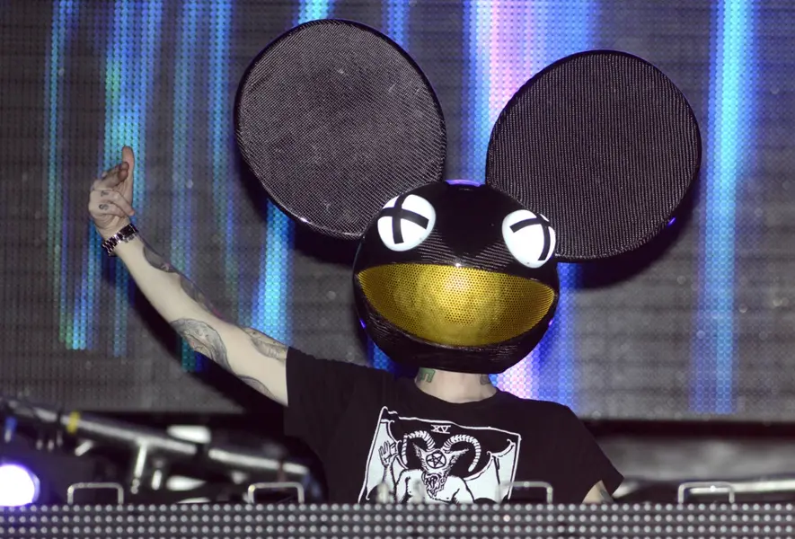 1035x702-20140424-deadmau5-x1800-1398358641-3285011183.webp