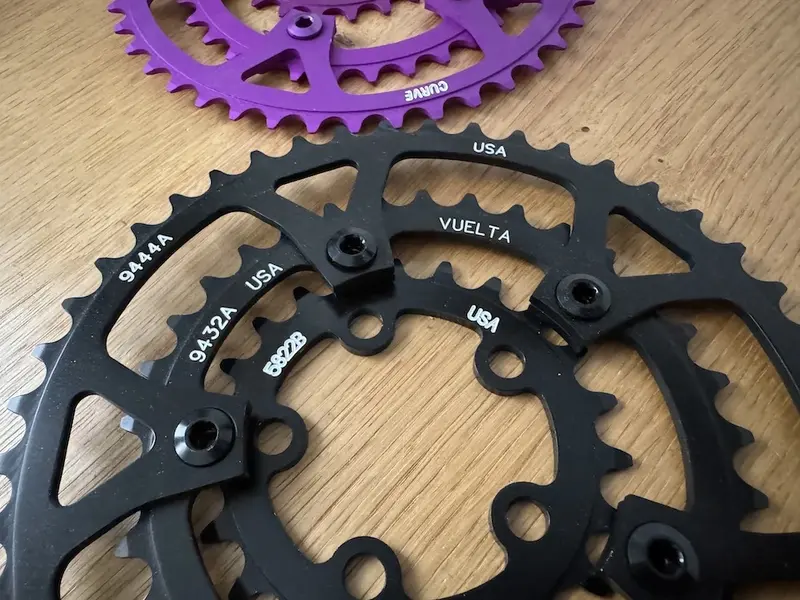 02_NOS Vuelta Curve USA chainrings set black 3dv.jpeg