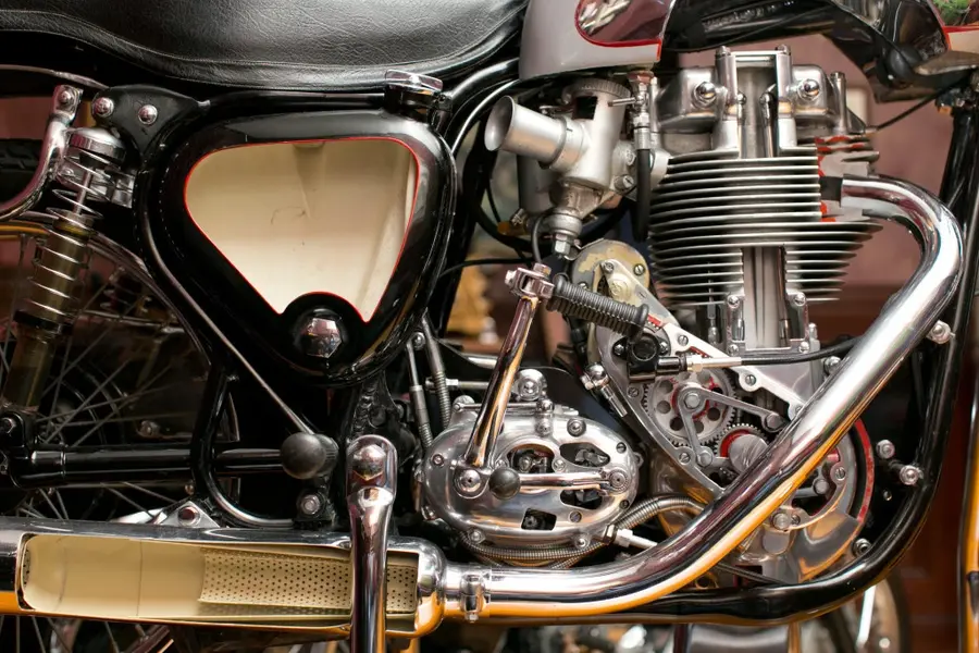 BSA-Gold-Star-cutaway_4-1024x683.webp