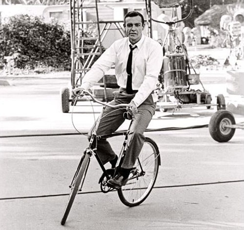 james_bond_bike_tweed_pig_1-512171316.webp