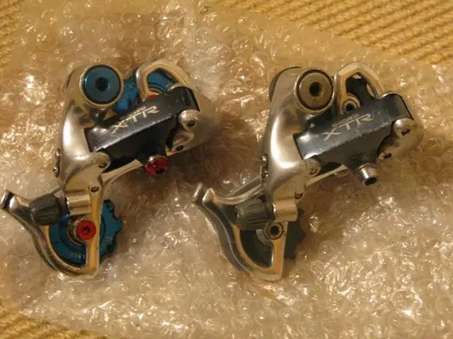 m900-rear1.webp