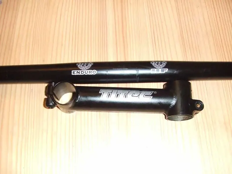 titec enduro bars stem.webp