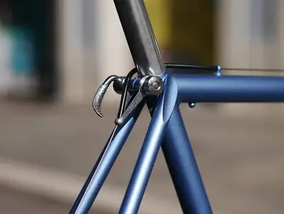 Breezer 1 rep attache haubans.webp