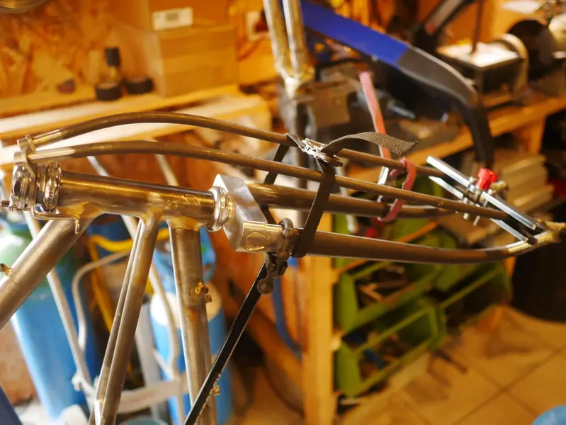 JBX1 R montage fourche truss.webp