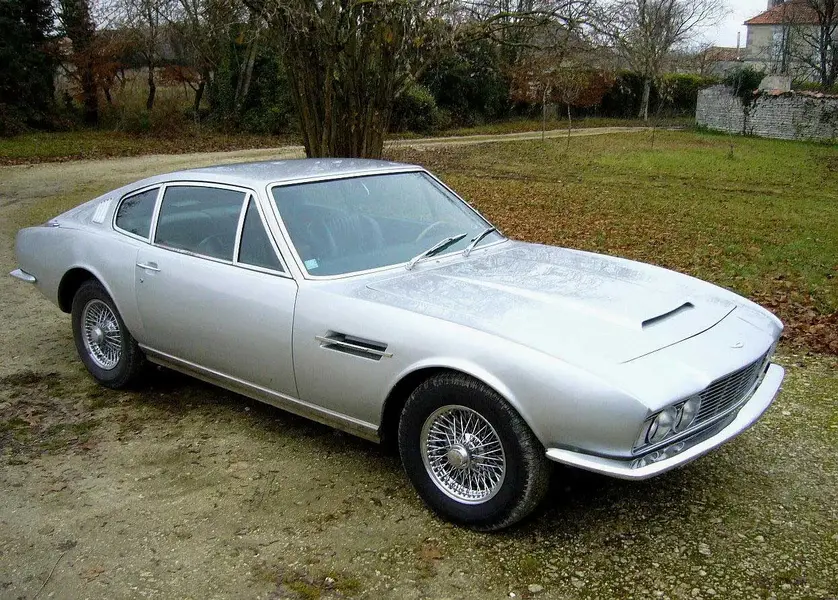 aston-martin_dbs_vantage_3-4.webp