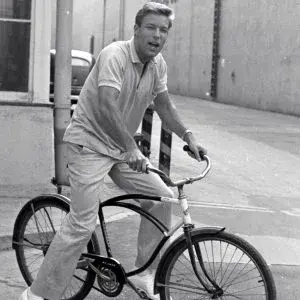 Richard-Chamberlain-fea-iamge-300x300.webp